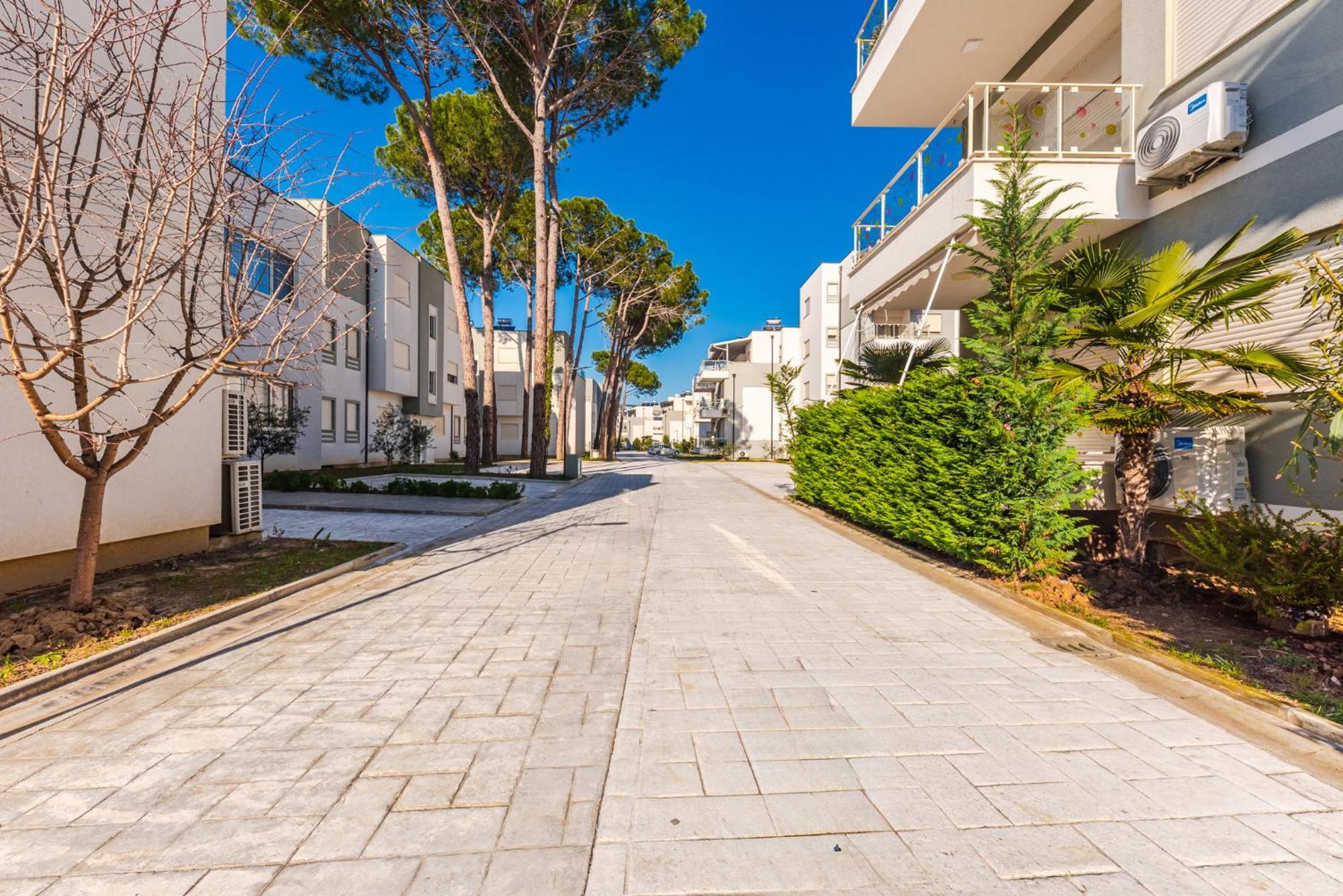 Perla Lalez Durres Plazhi San Pietro